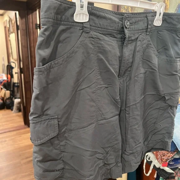 Columbia Women's Charcoal Omni-wick Cargo Shorts - Picture 5 of 6